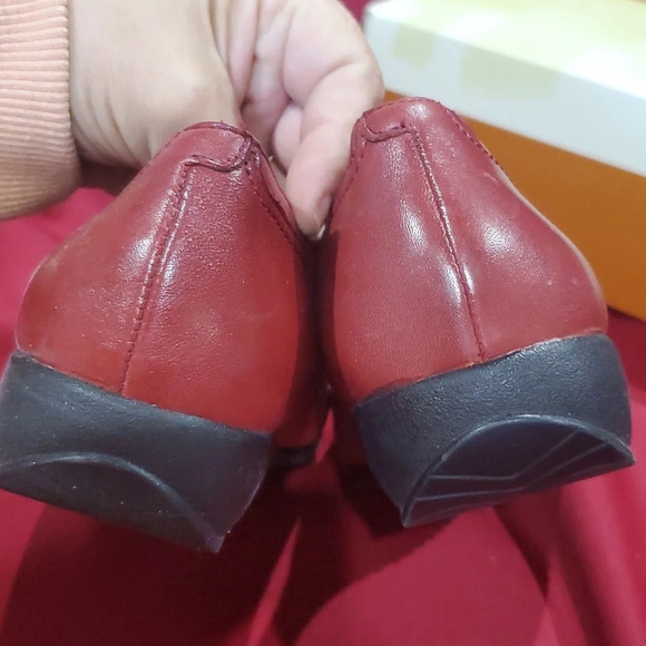 Strictly comfort jessie red leather slip on flats new in box - Picture 3 of 8